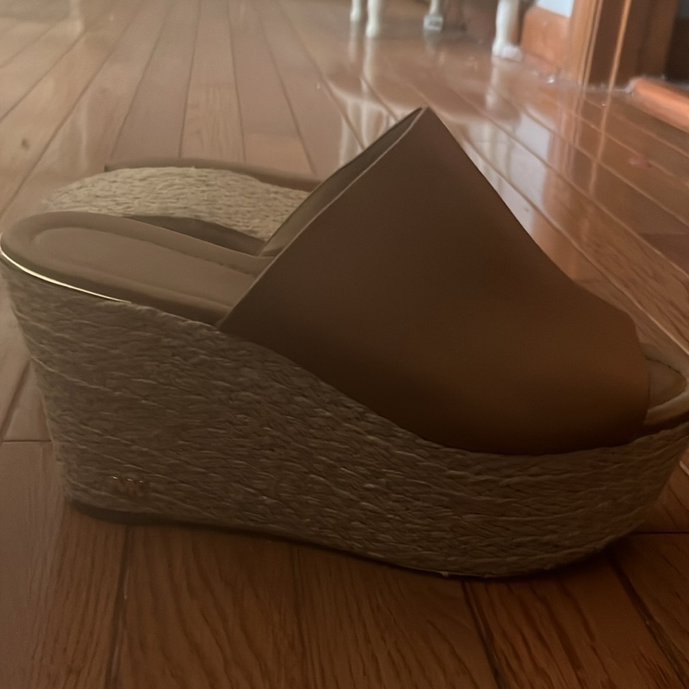 Micheal Kors platform wedges size 8.5 - Picture 3 of 3